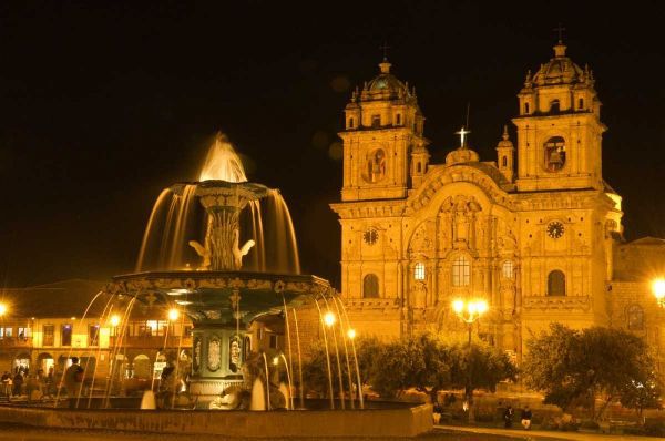 Peru, Cusco, Fountain and Cathedral of Cusco